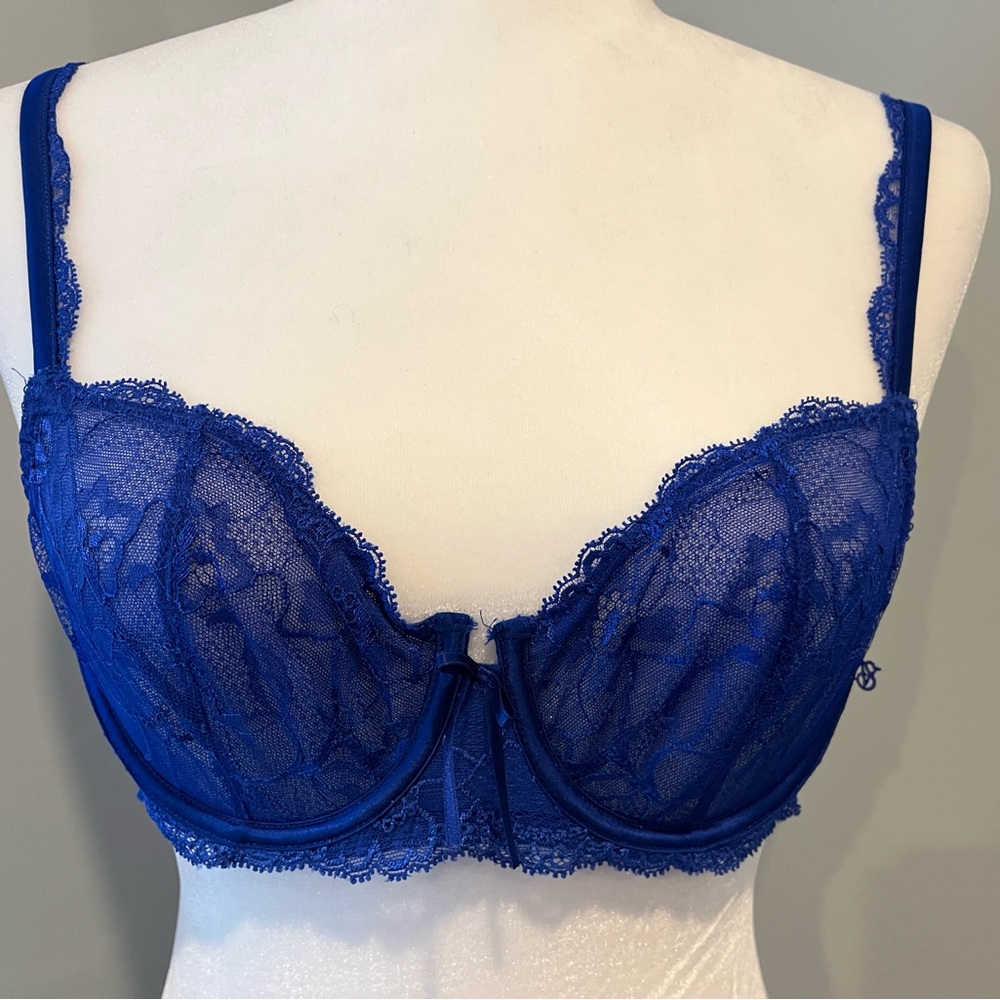 Victoria’s Secret royal blue lace bra 34C